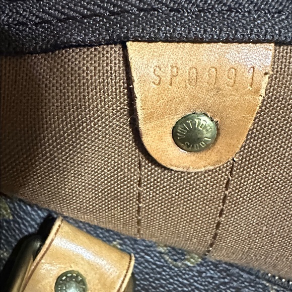 Louis Vuitton Keepall Bandoliere 55 - Picture 12 of 15